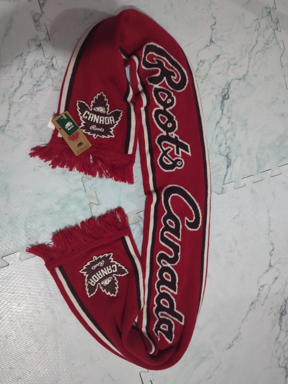 Roots Canada Scarf Maple Red Canada Heritage Fan Neckcloth Unisex NEW